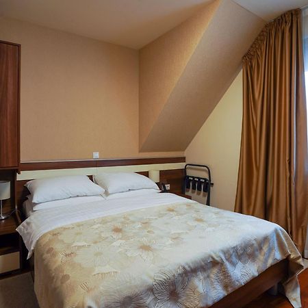 Hotel Degenija Seliste Dreznicko Bagian luar foto