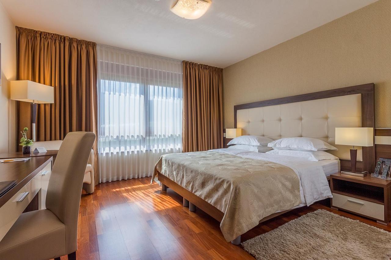 Hotel Degenija Seliste Dreznicko Bagian luar foto